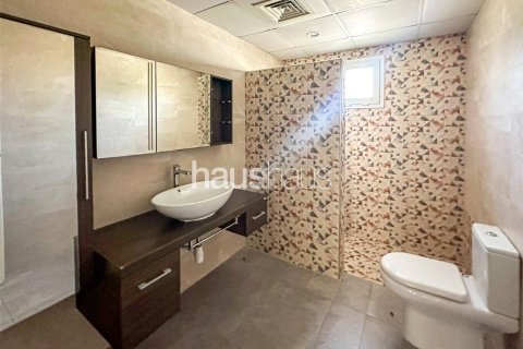 Villa in Meadows, Dubai 5 bedrooms, 540 sq.m. № 45000 - photo 22