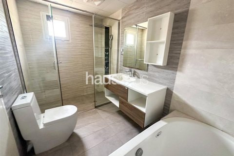 Villa in Meadows, Dubai 5 bedrooms, 540 sq.m. № 45000 - photo 7