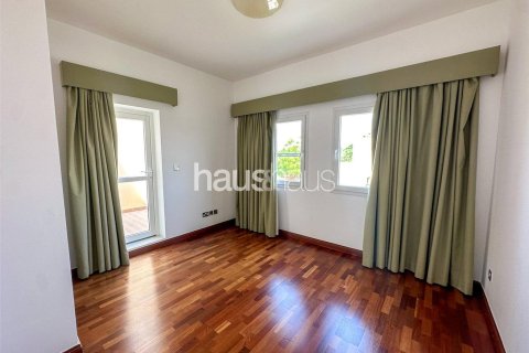 Villa in Meadows, Dubai 5 bedrooms, 540 sq.m. № 45000 - photo 9