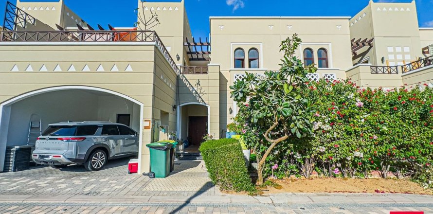 Таунхаус в Дубае, 4 спальни, 351.7м², № 132716