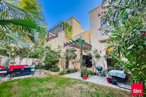 Снять в аренду таунхаус в Дубае: 4 спальни, 351.7м², № 132716 - фото 15