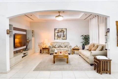 Apartment in Diamond Views, Jumeirah Village Circle, Dubai 3 bedrooms, 250 sq.m. № 73528 - photo 2