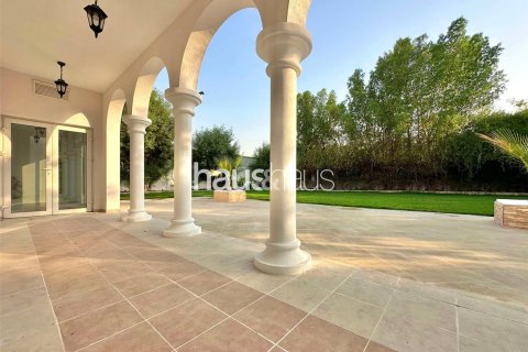Villa en Dubai Investment Park, Dubai, 5 dormitorios, 577 m², № 43488 - foto 2