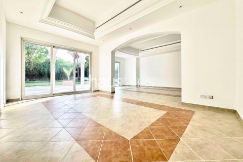 Villa en Dubai Investment Park, Dubai, 5 dormitorios, 577 m², № 43488 - foto 12