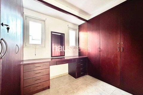 Villa en Dubai Investment Park, Dubai, 5 dormitorios, 577 m², № 43488 - foto 10
