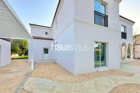 Villa en Dubai Investment Park, Dubai, 5 dormitorios, 577 m², № 43488 - foto 21