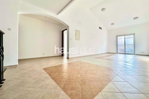 Villa en Dubai Investment Park, Dubai, 5 dormitorios, 577 m², № 43488 - foto 9