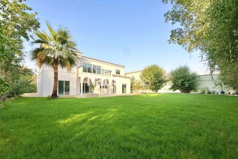 Villa en Dubai Investment Park, Dubai, 5 dormitorios, 577 m², № 43488 - foto 23