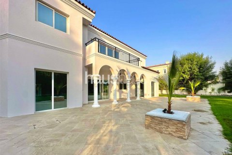 Villa en Dubai Investment Park, Dubai, 5 dormitorios, 577 m², № 43488 - foto 4