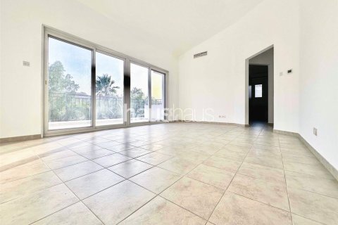 Villa en Dubai Investment Park, Dubai, 5 dormitorios, 577 m², № 43488 - foto 11