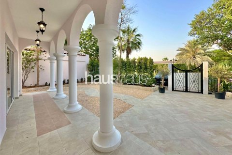 Villa en Dubai Investment Park, Dubai, 5 dormitorios, 577 m², № 43488 - foto 22