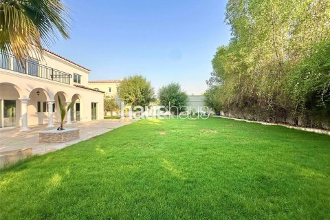 Villa en Dubai Investment Park, Dubai, 5 dormitorios, 577 m², № 43488 - foto 3