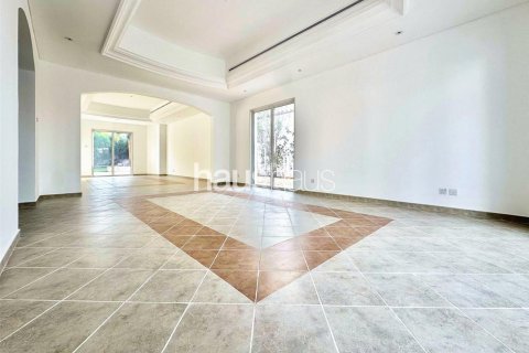 Villa en Dubai Investment Park, Dubai, 5 dormitorios, 577 m², № 43488 - foto 17