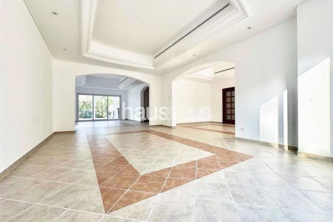 Villa en Dubai Investment Park, Dubai, 5 dormitorios, 577 m², № 43488 - foto 7