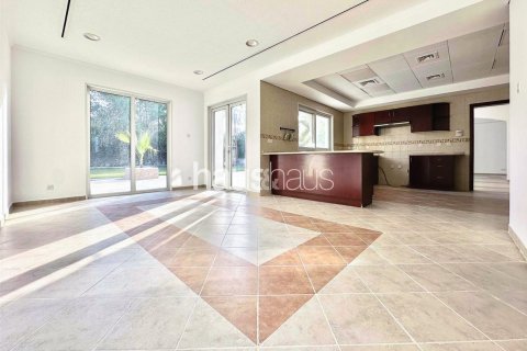 Villa en Dubai Investment Park, Dubai, 5 dormitorios, 577 m², № 43488 - foto 14