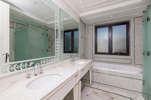 Penthouse in Bur Dubai, Dubai 3 bedrooms, 365.51 sq.m. № 52867 - photo 17