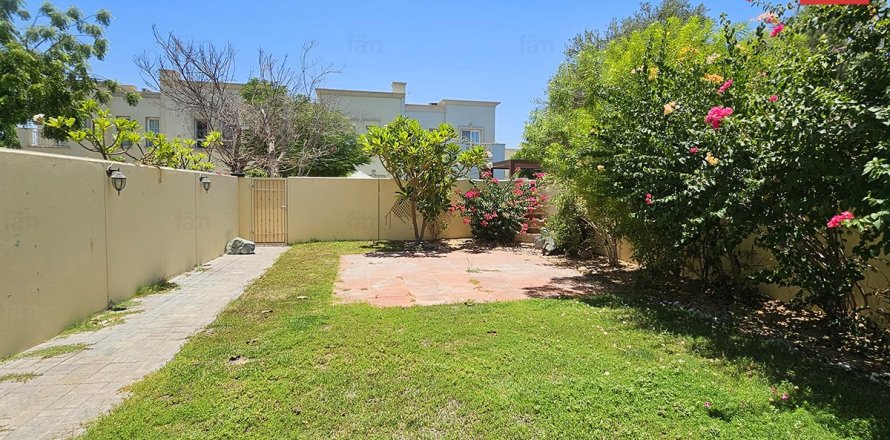 Townhouse in Dubai 3 bedrooms, 255 sq.m. № 112807