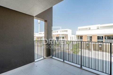 Снять в аренду виллу в Aura, Tilal Al Ghaf, Дубай: 4 спальни, 220.27м², № 128362 - фото 24