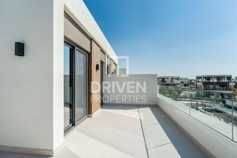 Снять в аренду виллу в Aura, Tilal Al Ghaf, Дубай: 4 спальни, 220.27м², № 128362 - фото 23