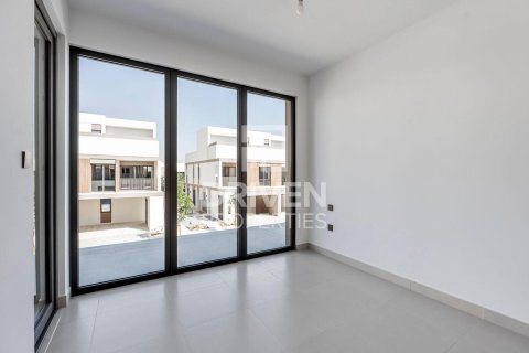 Снять в аренду виллу в Aura, Tilal Al Ghaf, Дубай: 4 спальни, 220.27м², № 128362 - фото 10