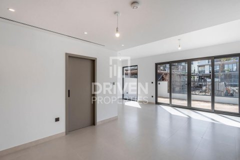Снять в аренду виллу в Aura, Tilal Al Ghaf, Дубай: 4 спальни, 220.27м², № 128362 - фото 3