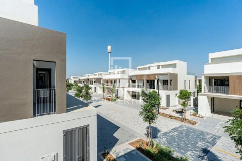 Снять в аренду виллу в Aura, Tilal Al Ghaf, Дубай: 4 спальни, 220.27м², № 128362 - фото 6