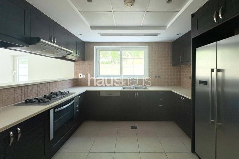 Villa en Legacy, Jumeirah Park, Dubai, 3 dormitorios, 328 m², № 43234 - foto 2