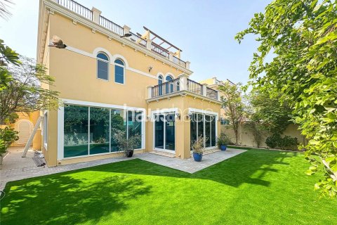 Вилла в Legacy, Jumeirah Park, Дубай, 4 спальни, 386м², № 43233