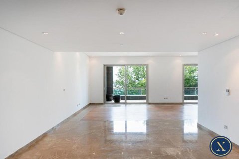 Снять в аренду квартиру в The Crescent, Пальма Джумейра, Дубай: 3 спальни, 318м², № 46262 - фото 9
