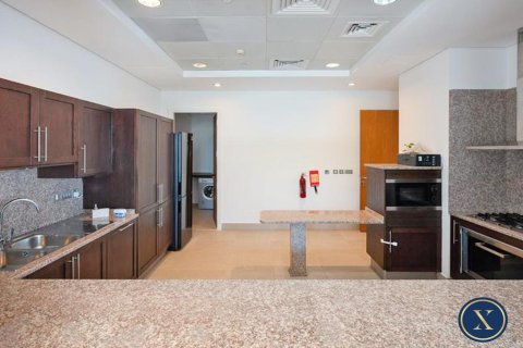 Снять в аренду квартиру в The Crescent, Пальма Джумейра, Дубай: 3 спальни, 318м², № 46262 - фото 10