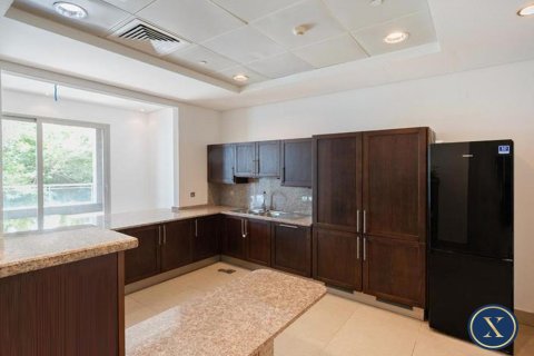 Снять в аренду квартиру в The Crescent, Пальма Джумейра, Дубай: 3 спальни, 318м², № 46262 - фото 8