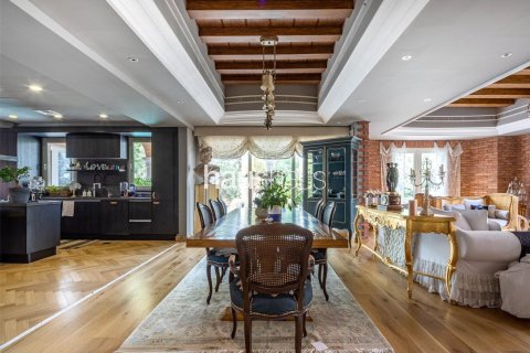 Villa en Dubai Investment Park, Dubai, 5 dormitorios, 577 m², № 43684 - foto 5