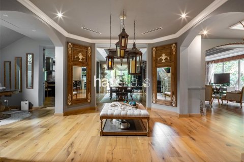 Villa en Dubai Investment Park, Dubai, 5 dormitorios, 577 m², № 43684 - foto 7