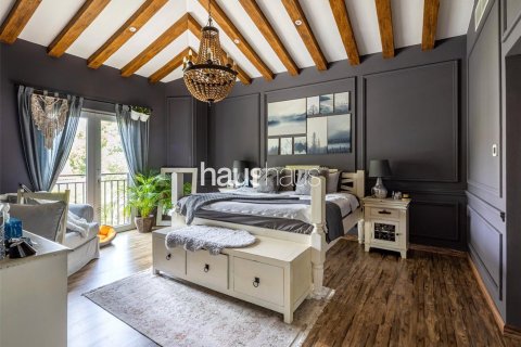 Villa en Dubai Investment Park, Dubai, 5 dormitorios, 577 m², № 43684 - foto 11