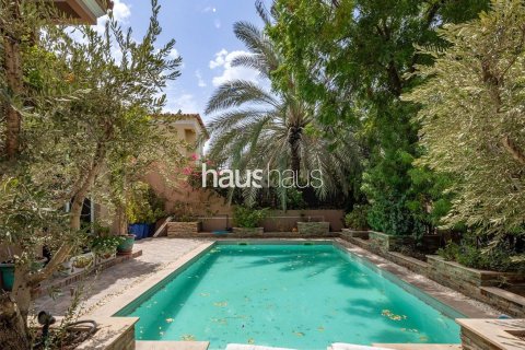 Villa en Dubai Investment Park, Dubai, 5 dormitorios, 577 m², № 43684 - foto 22