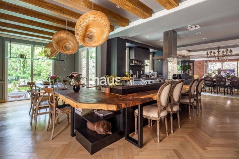 Villa en Dubai Investment Park, Dubai, 5 dormitorios, 577 m², № 43684 - foto 24