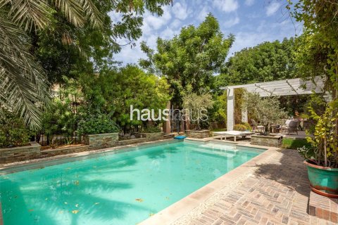 Villa en Dubai Investment Park, Dubai, 5 dormitorios, 577 m², № 43684 - foto 3