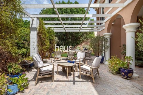 Villa en Dubai Investment Park, Dubai, 5 dormitorios, 577 m², № 43684 - foto 2