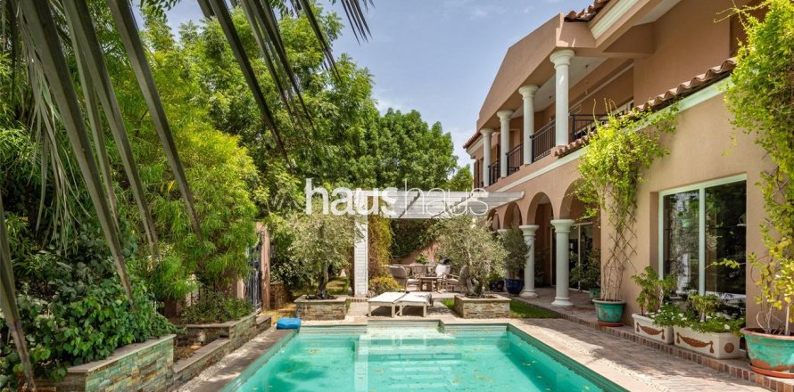 Villa en Dubai Investment Park, Dubai, 5 dormitorios, 577 m², № 43684