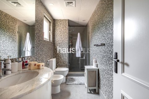 Villa en Dubai Investment Park, Dubai, 5 dormitorios, 577 m², № 43684 - foto 18