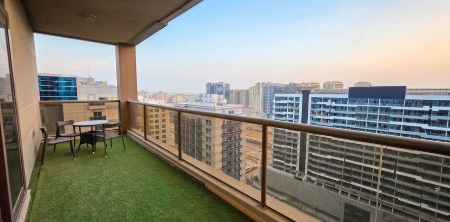 Apartamento en Dubai Sports City, Dubai, 2 dormitorios, 129.1 m², № 141657