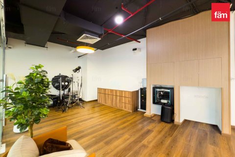 Bureau à Dubai, 69.4 m², № 77925