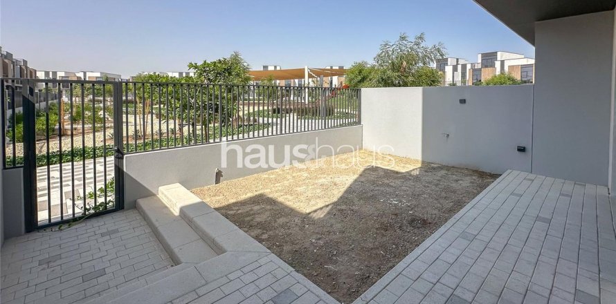 Таунхаус в Мудоне, Дубай, 3 спальни, 206м², № 44088