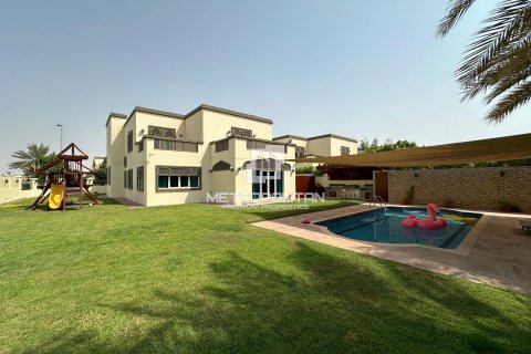 Villa en Jumeirah Park, Dubai, 4 dormitorios, 403 m², № 73620
