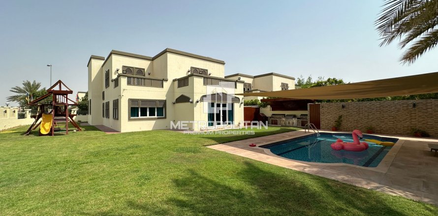 Villa en Jumeirah Park, Dubai, 4 dormitorios, 403 m², № 73620