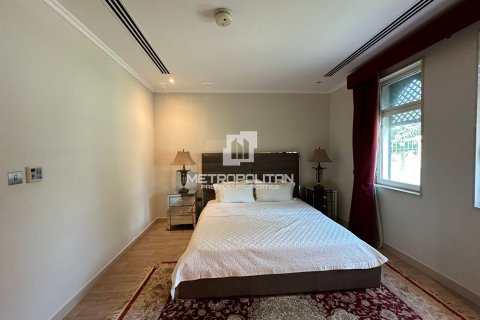 Villa en Jumeirah Park, Dubai, 4 dormitorios, 403 m², № 73620 - foto 17