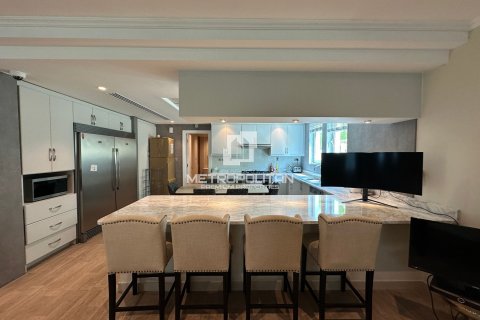 Villa en Jumeirah Park, Dubai, 4 dormitorios, 403 m², № 73620 - foto 5