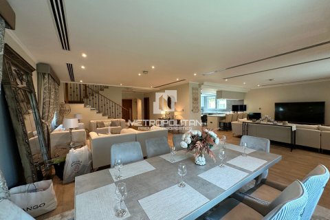 Villa en Jumeirah Park, Dubai, 4 dormitorios, 403 m², № 73620 - foto 8