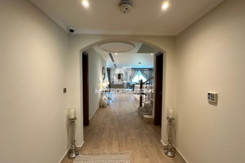 Villa en Jumeirah Park, Dubai, 4 dormitorios, 403 m², № 73620 - foto 11
