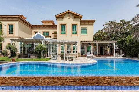 Villa en Jumeirah Islands, Dubai, 5 dormitorios, 674 m², № 141359